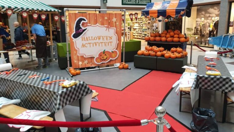 Pompoenpret in winkelcentrum ’t Loo in aanloop naar Halloween — braderie-en-jaarmarkt in Heiloo